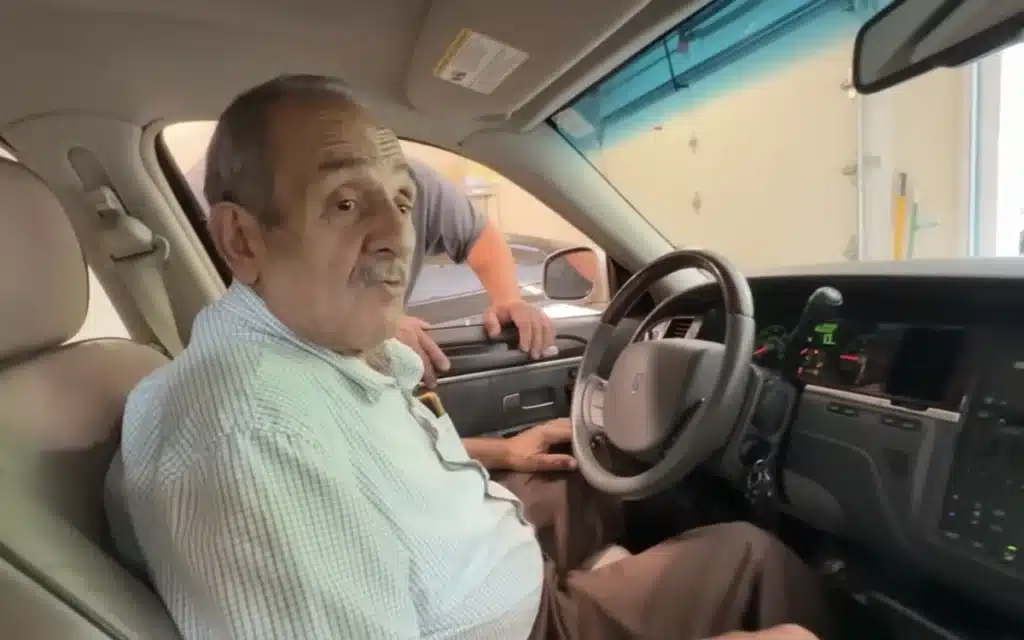 This grandpa was gifted a perfect Lincoln Town Car by his grandson, after finding it on Facebook Marketplace, and he now sports it like a Mafia boss