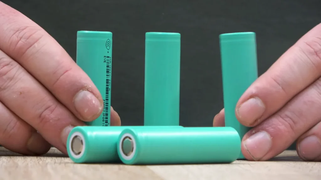 Man shows the surprising truth about whether water can stop a lithium battery fire