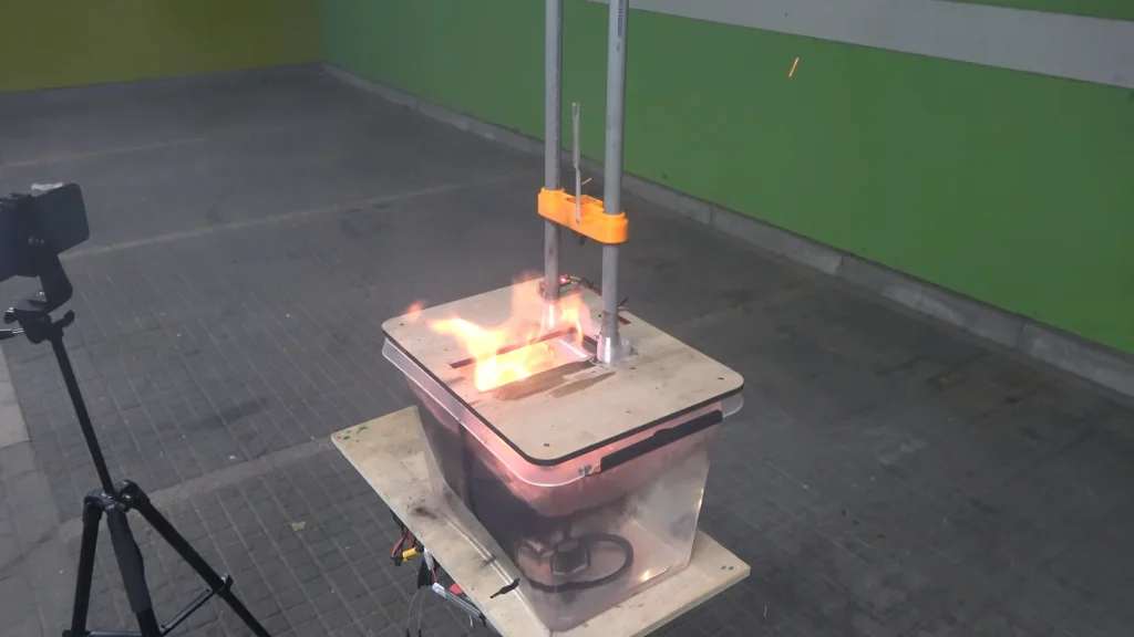 Man shows the surprising truth about whether water can stop a lithium battery fire