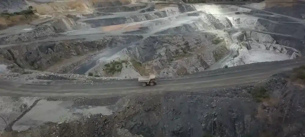 Tesla now has a critical decision to make after China's groundbreaking 540,000,000-ton lithium discovery