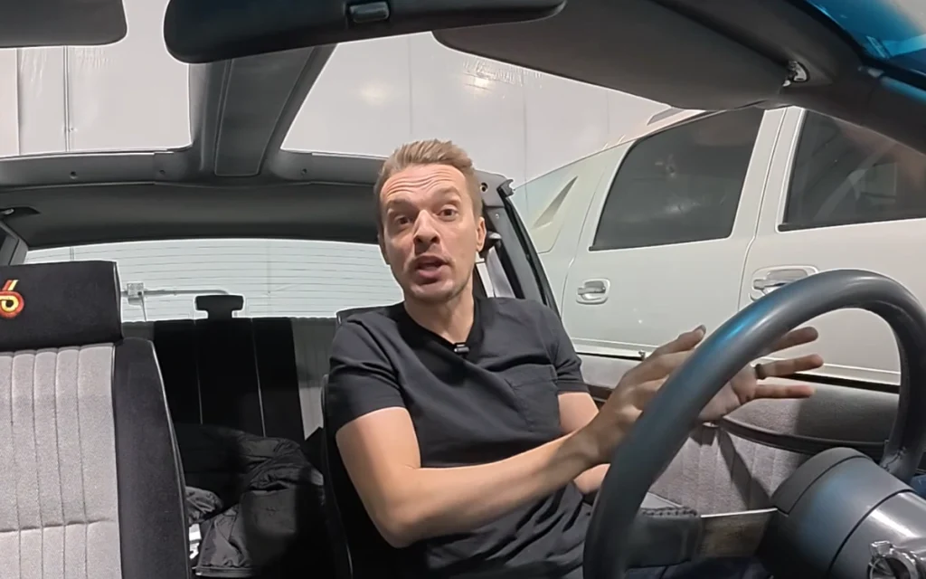 A cheap Lotus Esprit V8 supercar and Hoovies Garage is a combination made in heaven