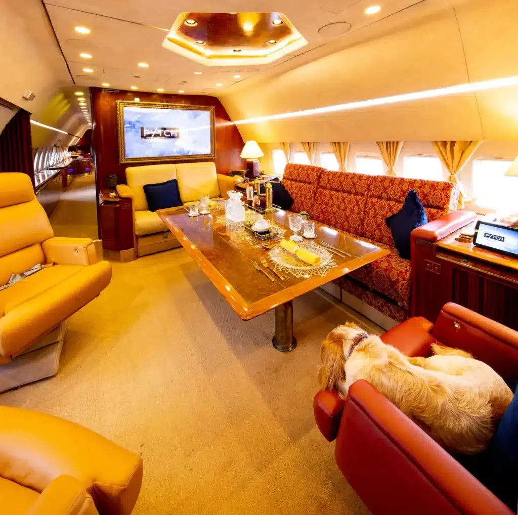 Inside Boeing 727 Airbnb