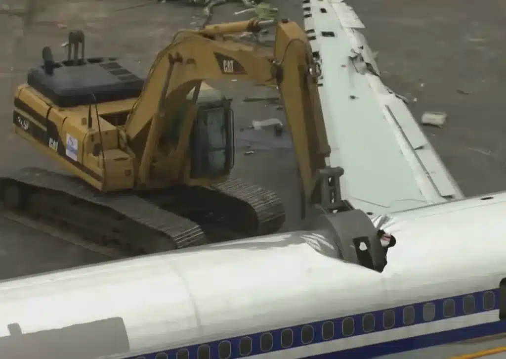 Machine crushing aircraft