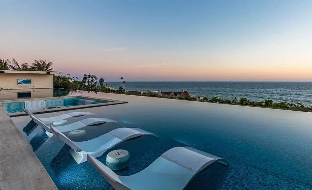 Malibu mansion swimming pool