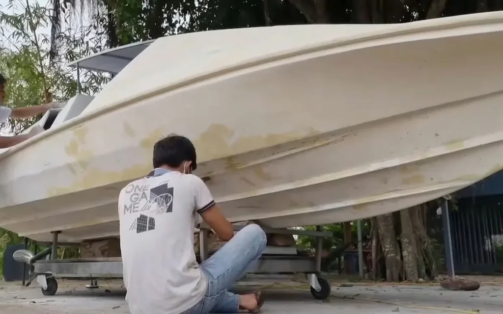 Man turns abandoned junkyard boat into a stunning modern yacht by hand after countless hours of work