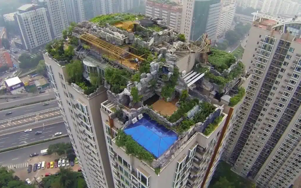 Man-builds-a-mountaintop-mansion-on-top-of-a-skyscraper