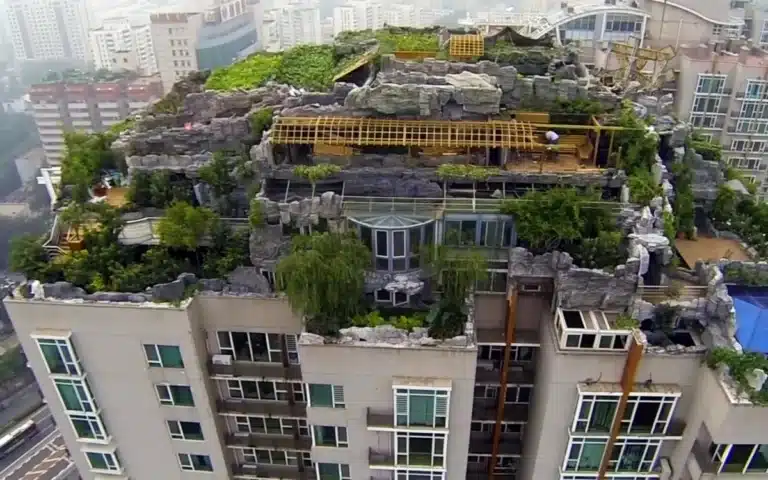 Man-spent-six-years-secretly-working-on-mountaintop-mansion-on-top-of-skyscraper