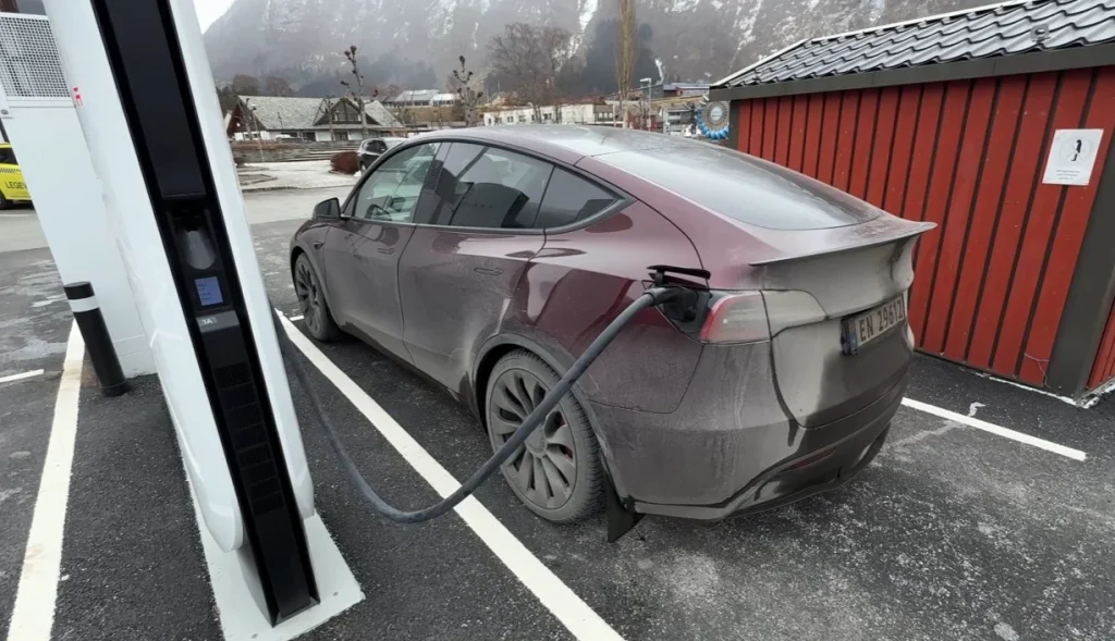High altitude mountain passes and sub-zero temperatures test the Tesla Model Y winter performance during a 500 kilometer Norway road trip from Bergen to Oslo