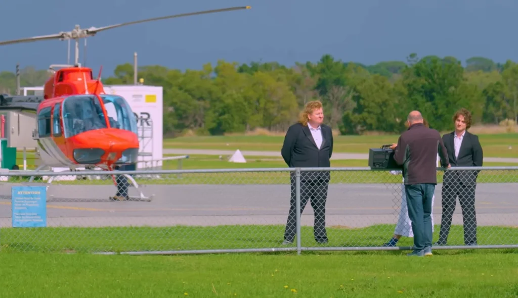 A Facebook Marketplace helicopter prank turned routine online listings into a viral video after a buyer arrived by air following lowball negotiations