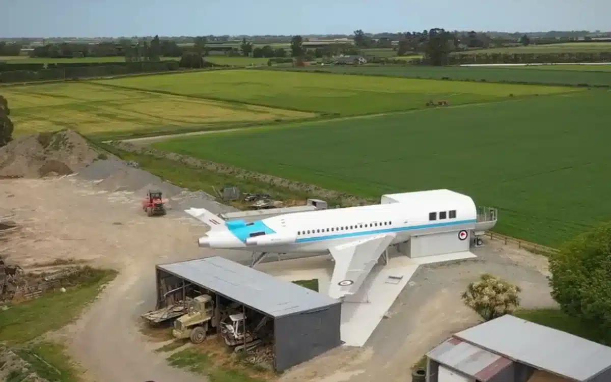 Man wanted to buy set of stairs but instead bought Boeing 727 that’s now his home