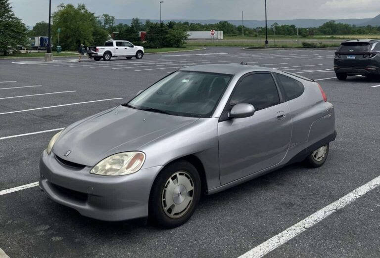 This high mileage Honda Insight is still going strong, with a hybrid battery and impressive fuel efficiency helping it near the one-million-mile mark