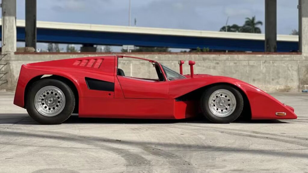 The Manta Virage is designed as a mid-engine supercar - leading to exceptional handling.