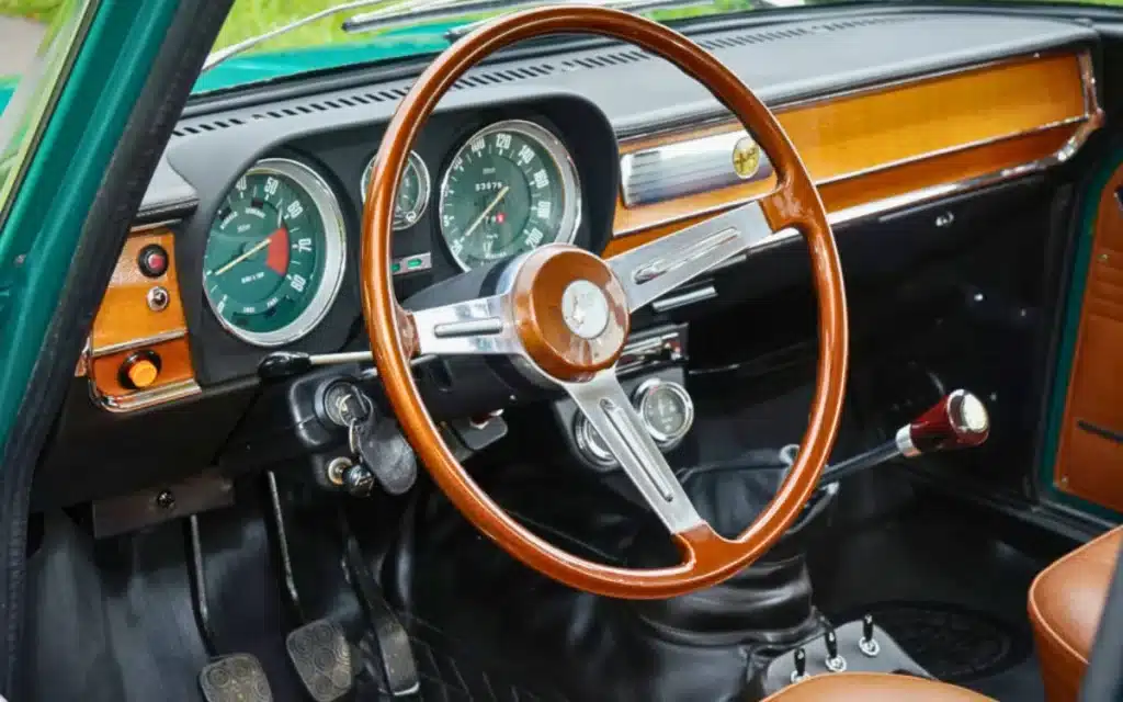 Old-school Italian manufacturers Alfa Romeo and Maserati are reportedly eyeing bringing back a manual sports car in the best way possible
