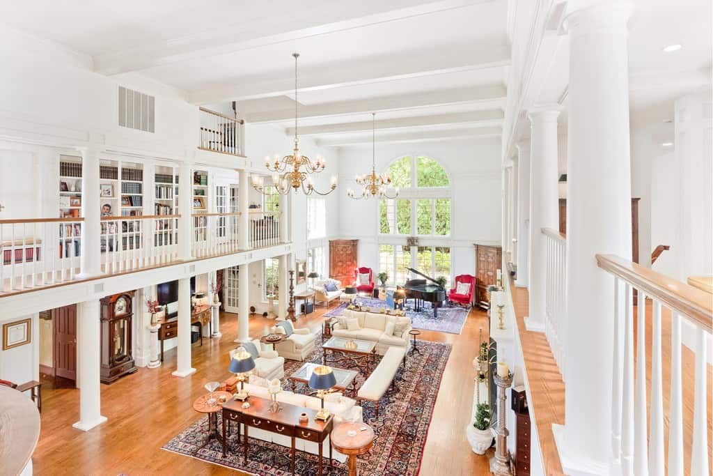 Massachusetts mansion, living room