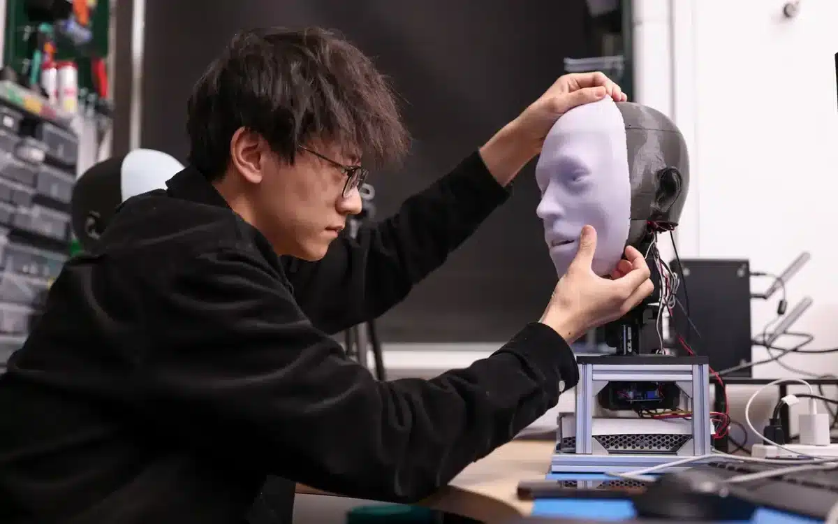 Meet Emo, the robot who copies facial expressions