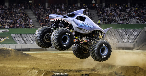 Megalodon monster truck does a wheelie.. on its front wheels