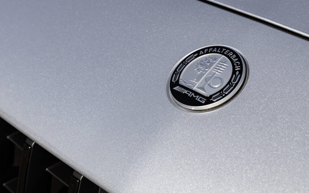 Mercedes-AMG C 63 S hood crest