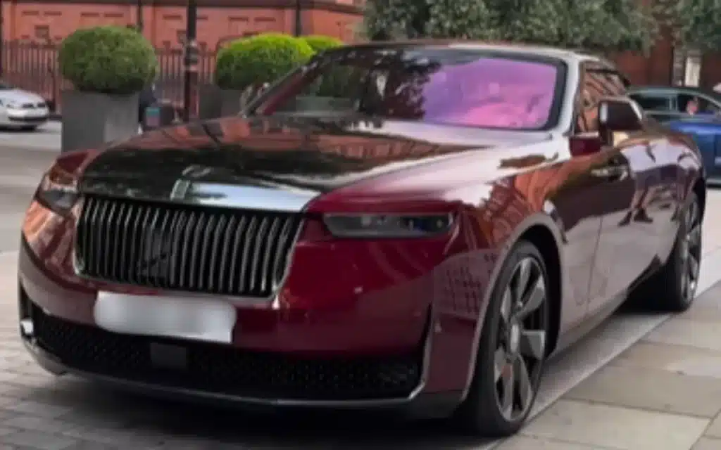 Mercedes-AMG F1 car somehow upstages $30 million Rolls-Royce Droptail and Bugatti Veyron in London