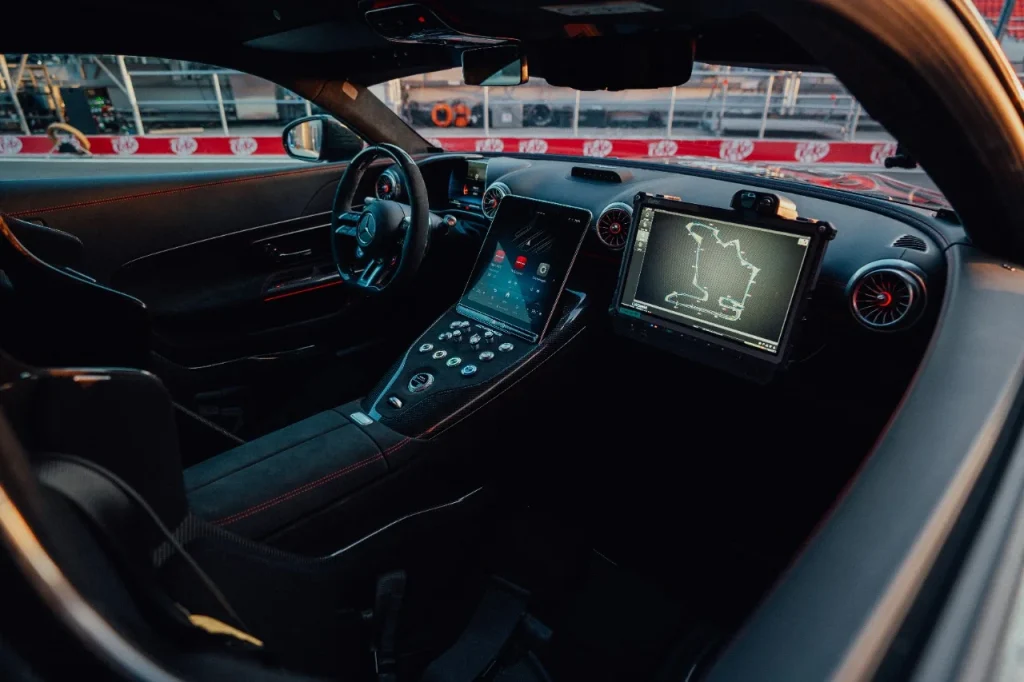 There's a new Mercedes F1 Safety Car in town, and it looks great