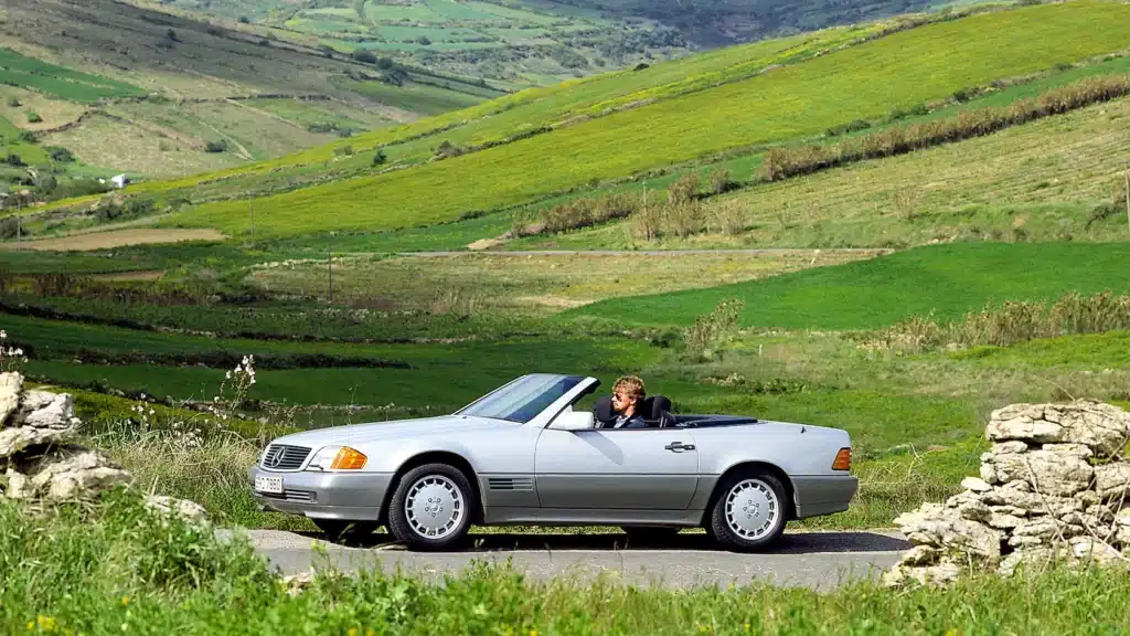 Mercedes-Benz R129 convertible with automatic rollover