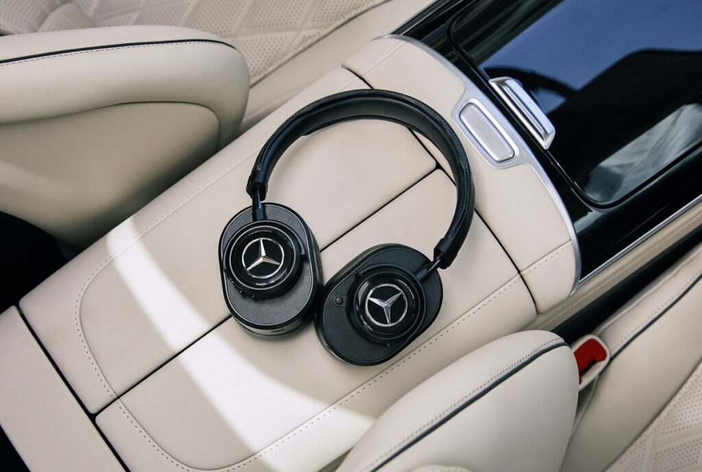 Mercedes Benz headphones, Mercedes logo