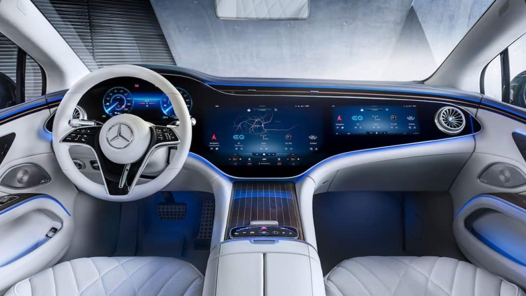 Mercedes-EQS-interior-dashboard-MBUX-Hyperscreen