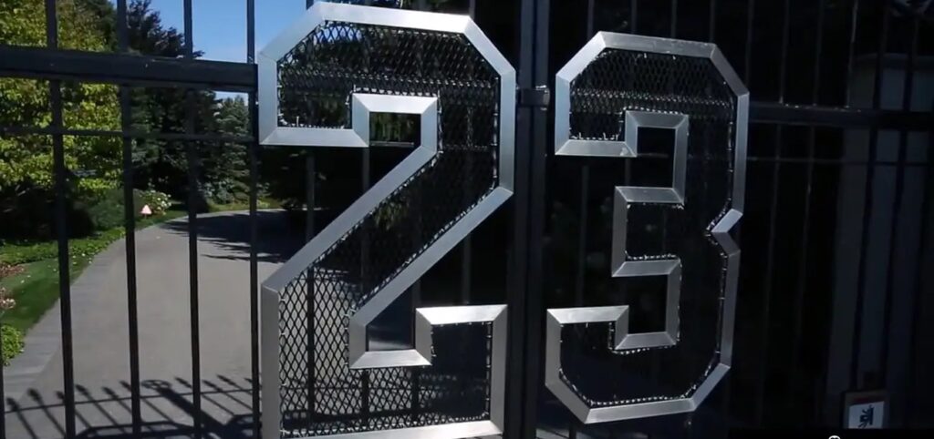 Michael Jordan's mansion, gate