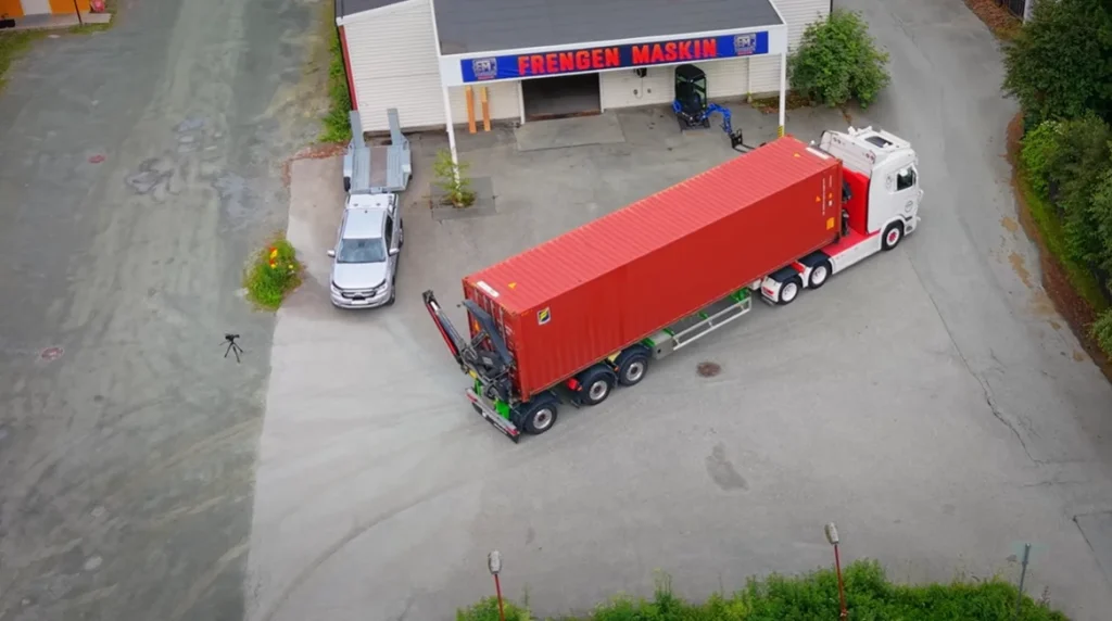 Man buys 20 tons of mini excavators from China and is left stunned with what arrives