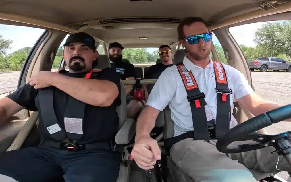 Nebraska YouTuber rips world's fastest 1,000hp minivan - a Honda Odyssey - and it blows his mind