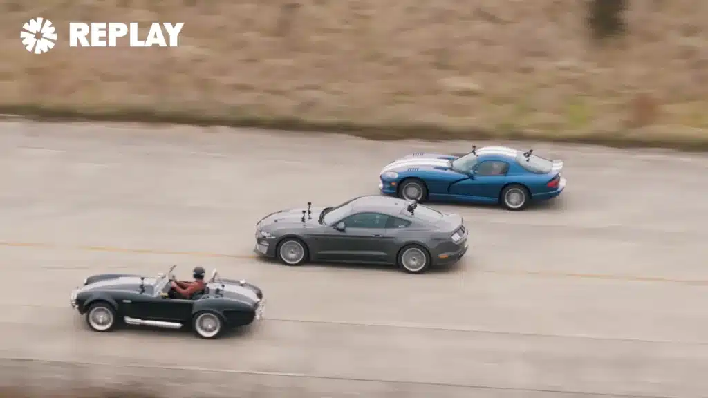 Modern-Shelby-Cobra-beats-Mustang-GT-Dodge-Viper-in-a-race