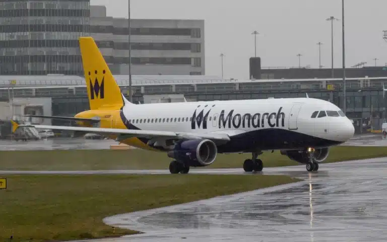 Crosswind takeoff by Monarch A320