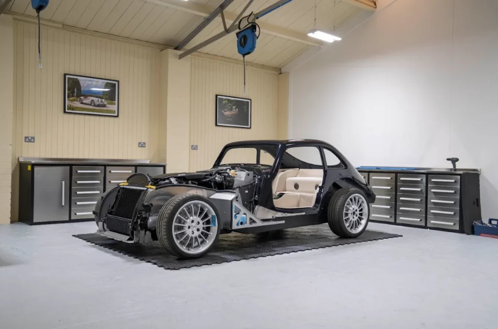 Morgan unveils its 1-of-10 Midsummer Coupé with the striking cars part of a very exclusive commission