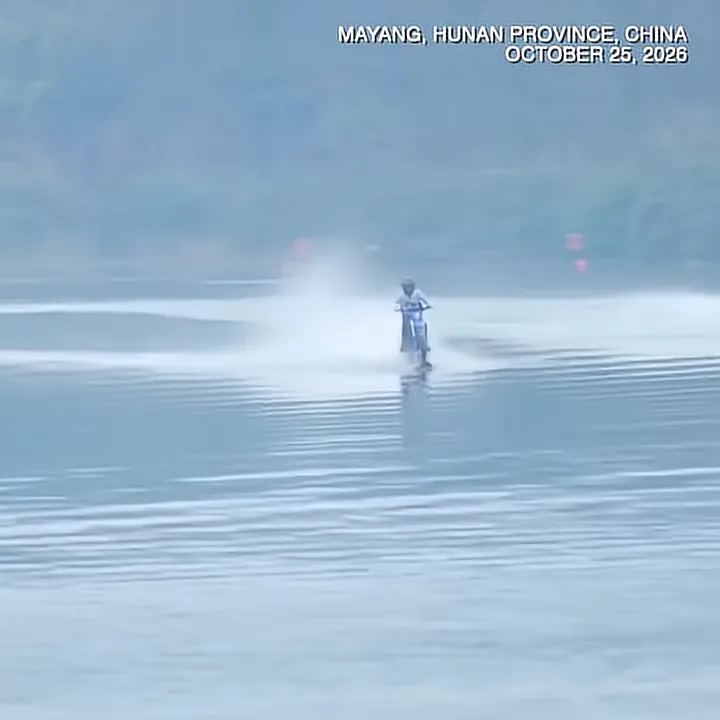 Man sets new Guinness World Record by riding a motorcycle across water in absolutely wild footage