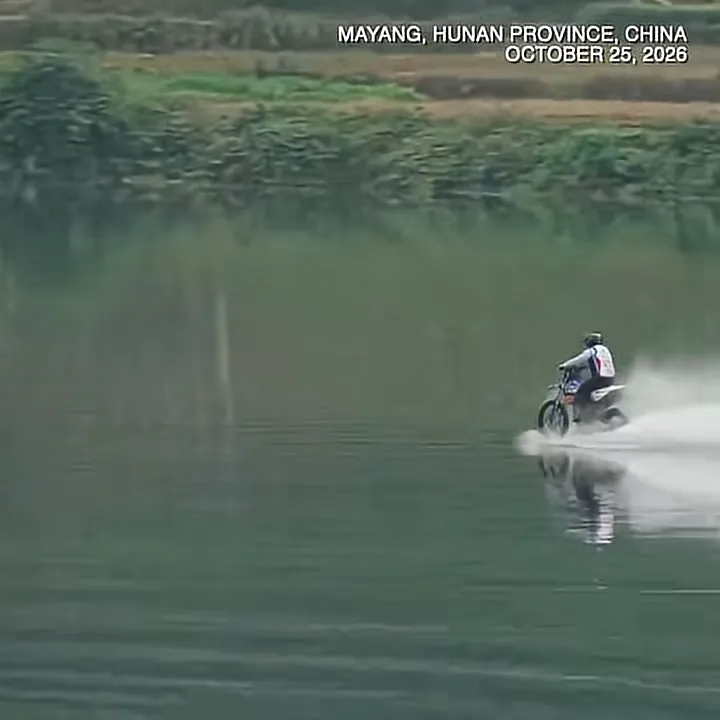Man sets new Guinness World Record by riding a motorcycle across water in absolutely wild footage
