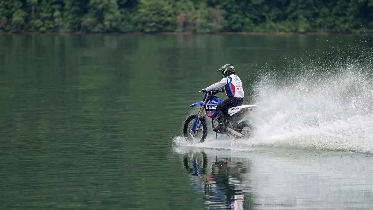 Man sets new Guinness World Record by riding a motorcycle across water in absolutely wild footage