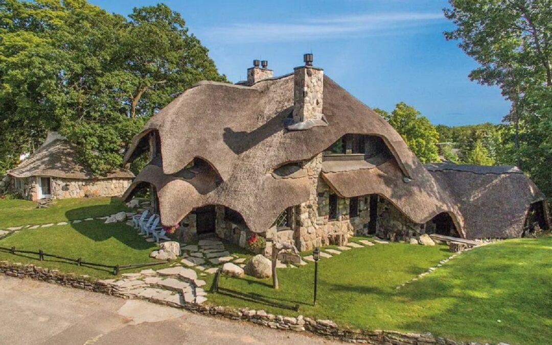 Haven’t you always wanted to live in a mushroom-shaped house?
