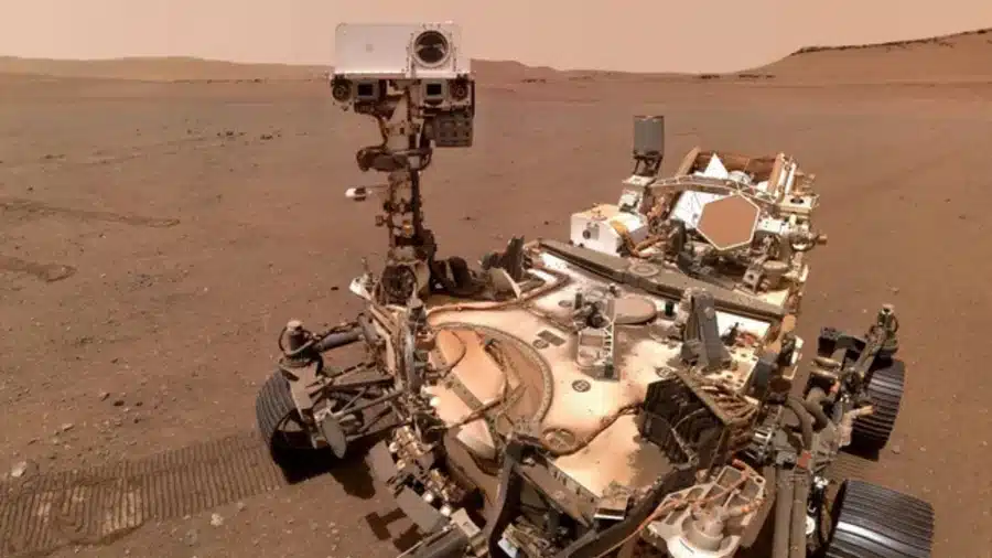 Scientists left confused after mysterious ‘alien helmet’ spotted on the surface of Mars