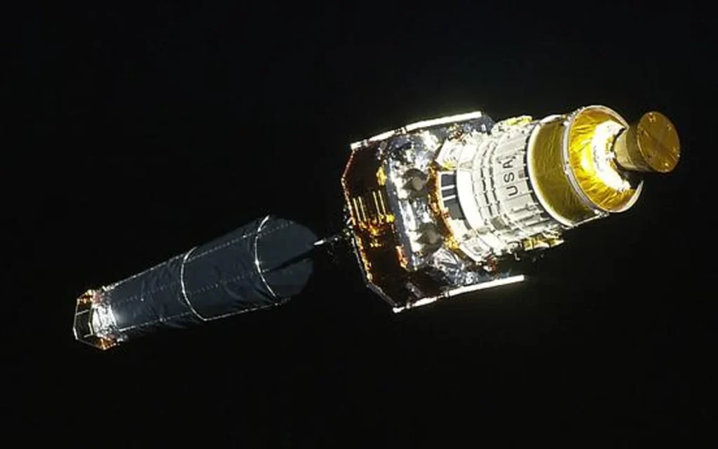 NASA has condensed 25 years of Kepler's supernova expanding, caught through the Chandra X-Ray Observatory, into a stunning 40-second video