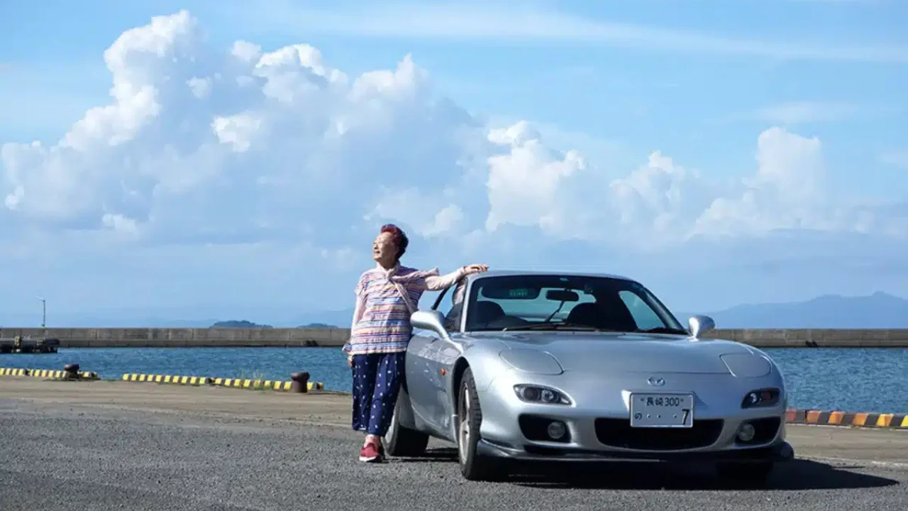 80-year-old Japanese woman daily drove her RX-7 for 25 years and then gave it back to Mazda when she stopped driving