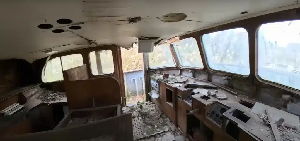 This man kayaked to a long forgotten abandoned yacht in New Jersey and climbed aboard