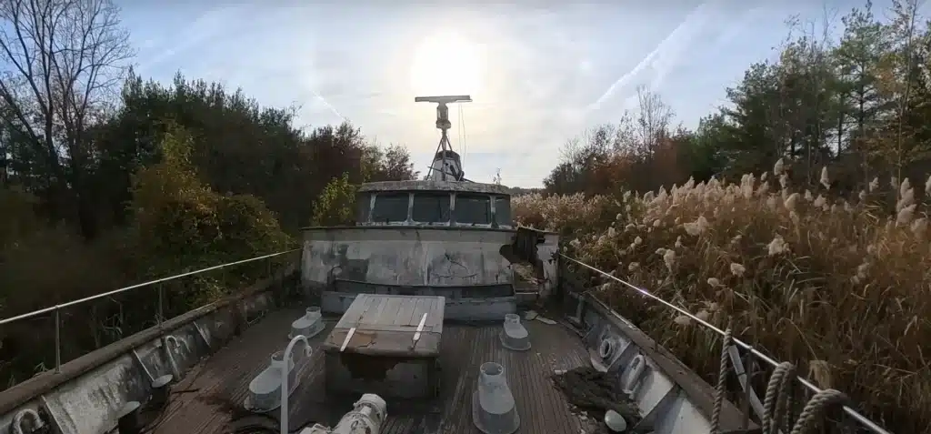 This man kayaked to a long forgotten abandoned yacht in New Jersey and climbed aboard