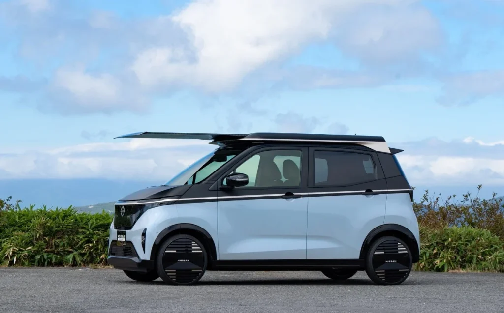 Solar-powered Nissan kei car unveiled at Japan Mobility Show