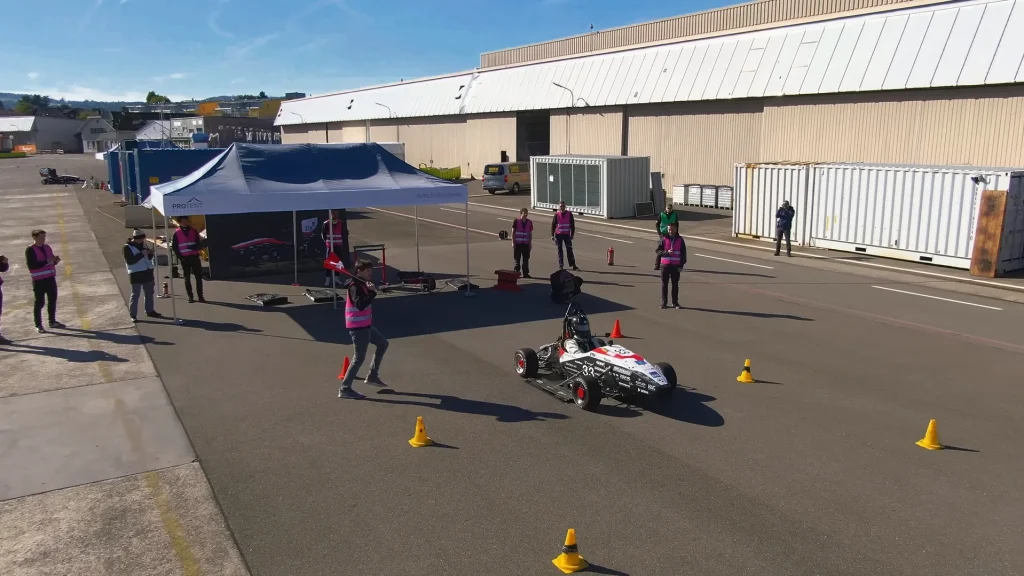 Man shows what it's like to be traveling in an F1 car as a non-F1 driver to show how wildly different it is when you're not a professional
