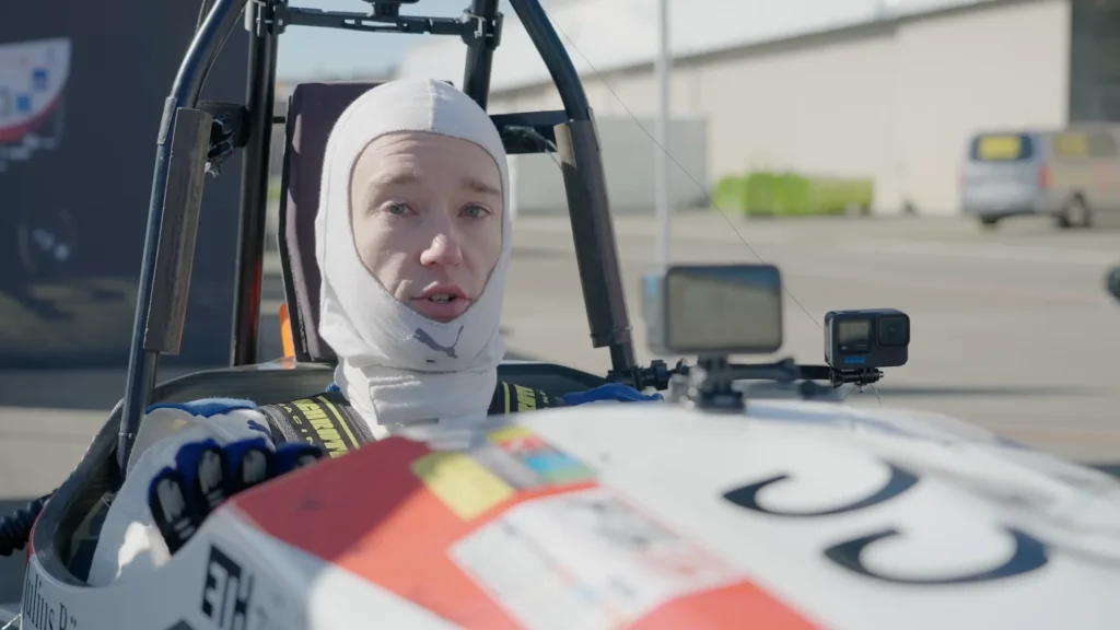 Man shows what it's like to be traveling in an F1 car as a non-F1 driver to show how wildly different it is when you're not a professional