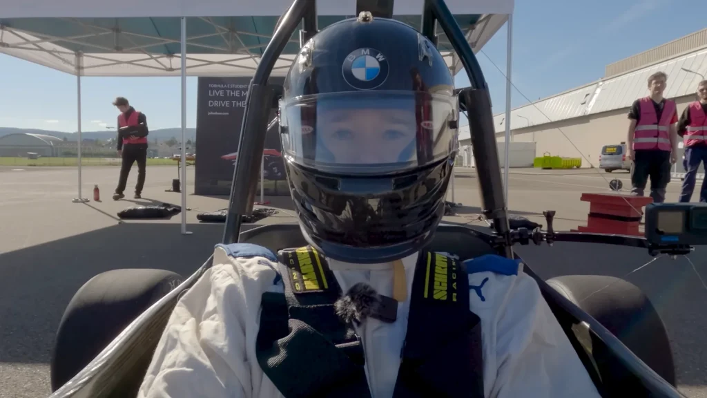 Man shows what it's like to be traveling in an F1 car as a non-F1 driver to show how wildly different it is when you're not a professional