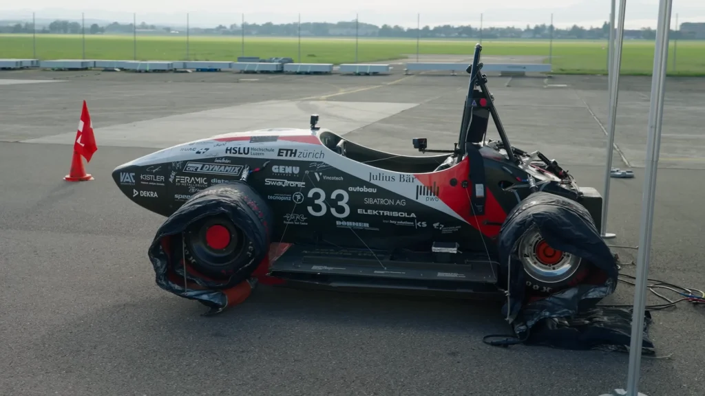 Man shows what it's like to be traveling in an F1 car as a non-F1 driver to show how wildly different it is when you're not a professional