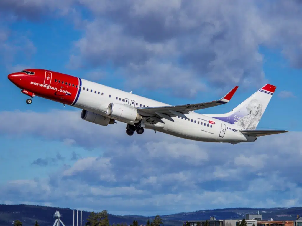 Norwegian Boeing 787-9 landed almost an hour earlier than expected
