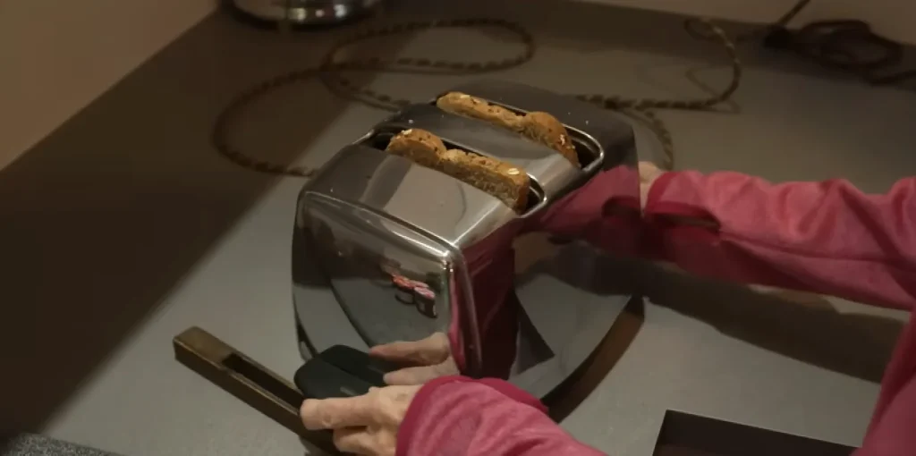US couple still use a microwave from 1946 proving that old technology can be gold