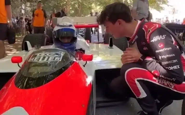 Ollie Bearman with Alain Prost and his McLaren MP4 4