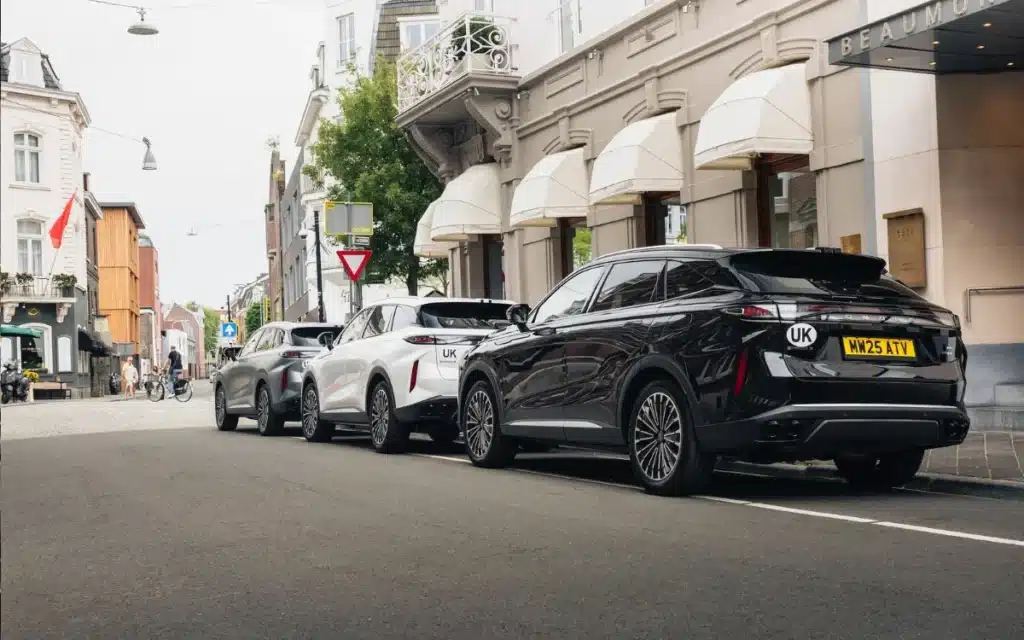 A Chinese SUV, the OMODA 9, has proved that hybrids are king, by traveling across nine countries and 730 miles on a single charge and tank of fuel